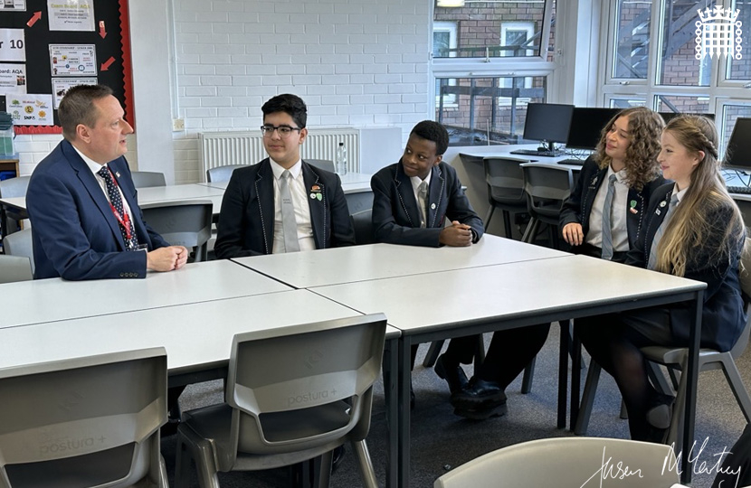 Jason McCartney MP meets with students of the School Council at Moor End Academy