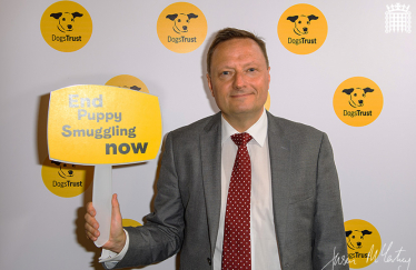 Jason McCartney MP joins Dogs Trust in calling for an end to puppy smuggling